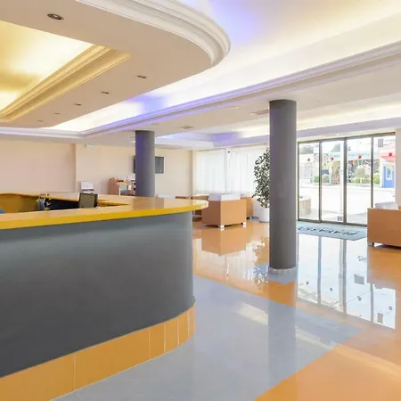 Vibra S'estanyol 酒店 3*